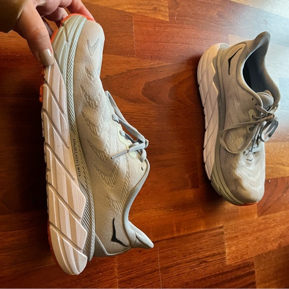 Hoka Arahi 6 size 6.5 LIKE NEW - Picture 4 of 4